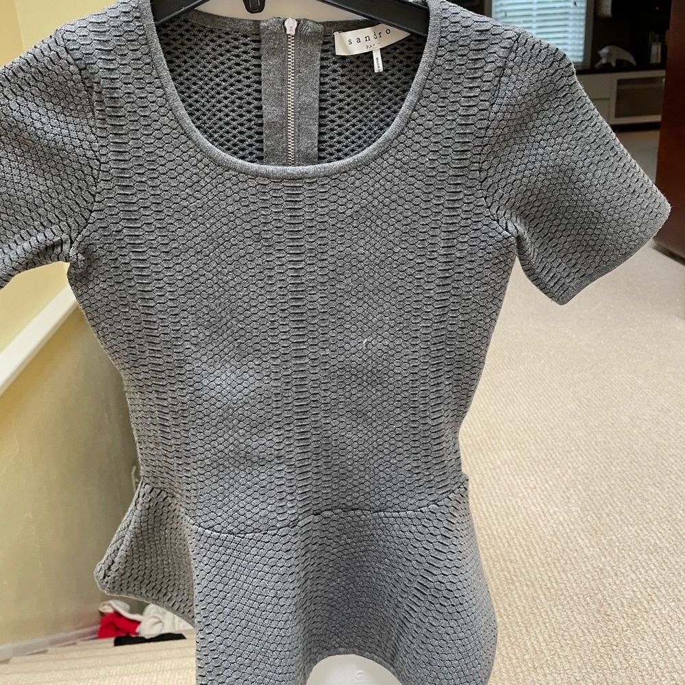 Short sleeved gray Sandro fitted sweater with peplum